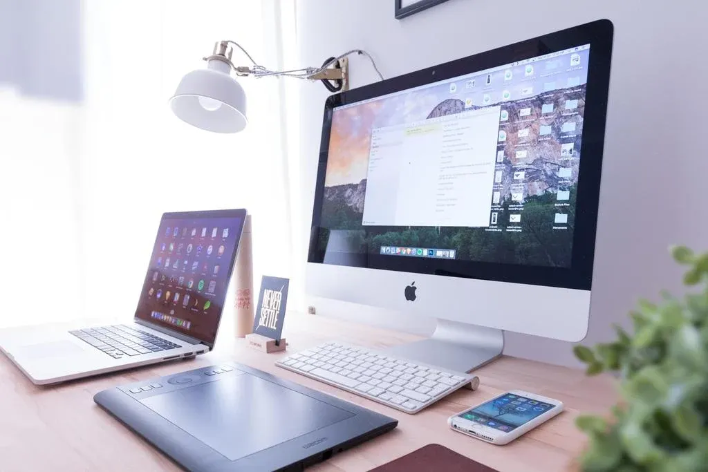 Free Tech Support with Karoline at the Winhall Community Arts Center – RSVP Required
