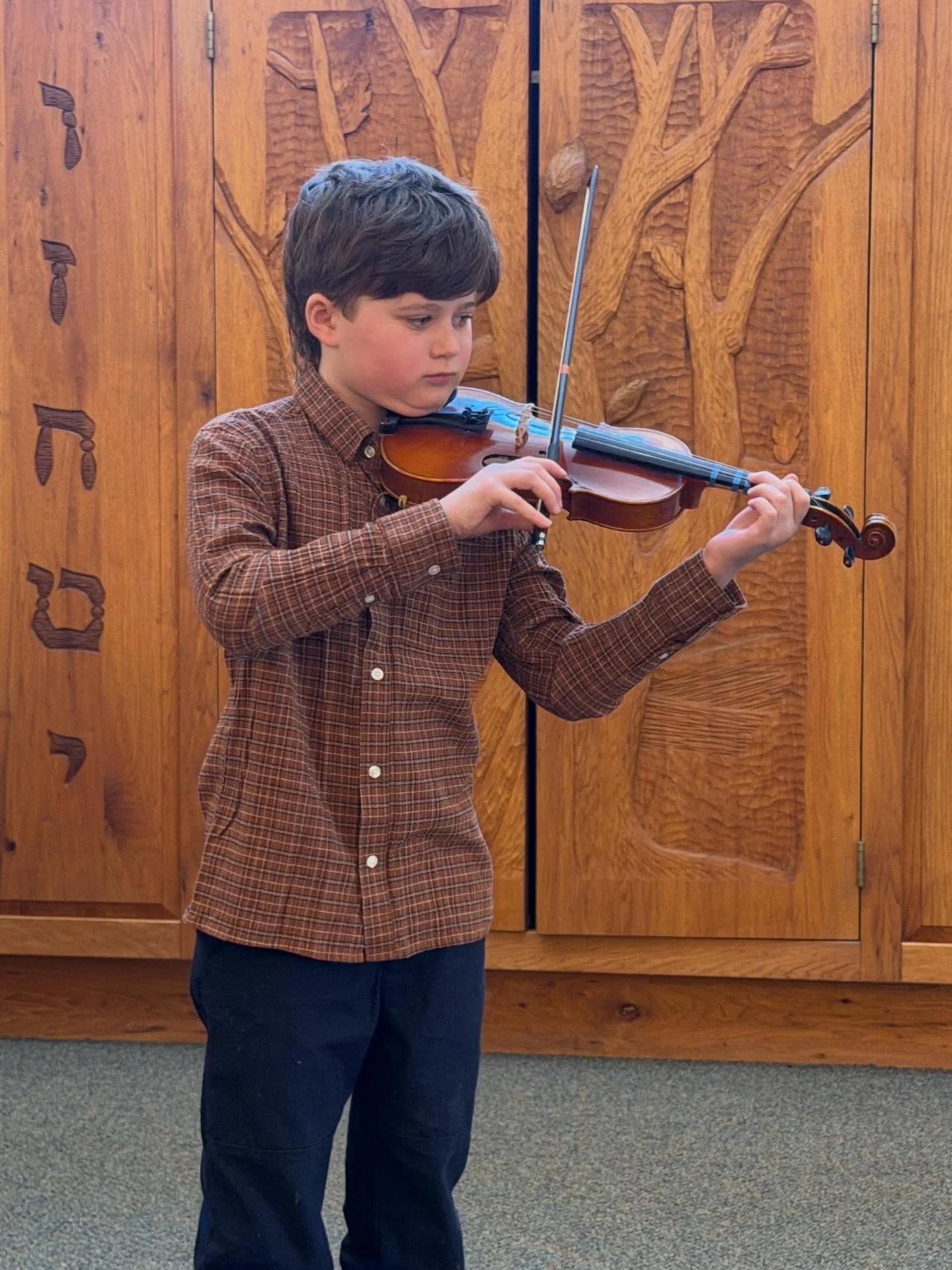 young boy-violin